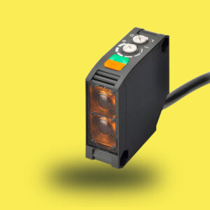 E3JKRR112MOMI | Sensor fotoeléctrico retroreflectivo, 7 m, relé SPDT, 24–240 V CA/CC, con cable 2 m de Omron