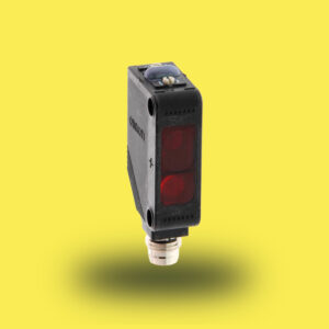 E3ZLS86OMS | Sensor fotoeléctrico con supresión de fondo, alcance 200 mm, cuerpo rectangular, salida PNP, conector M8, luz roja de Omron