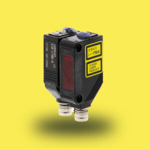 E3ZLT86OMS | Sensor fotoeléctrico de barrera láser, alcance 60 m, cuerpo rectangular, salida PNP, conector M8, luz láser roja clase 1 de Omron