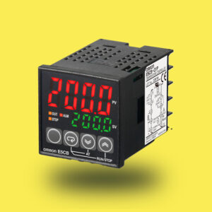E5CBR1TCAC100240 | Controlador de temperatura digital 48×48 mm, entrada termopar, salida relé, alimentación 100–240 VCA de Omron
