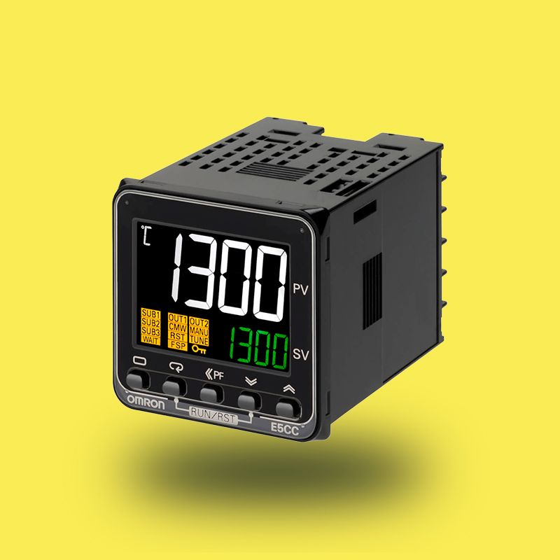 E5CCRX3A5M000OMI | Controlador de temperatura digital 48×48 mm, entrada universal, salida relé, 3 salidas auxiliares, alimentación 100–240 VCA de Omron