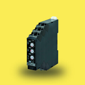 K8DTTH1TD | Relé de monitoreo de temperatura, entrada universal, salida transistor, alimentación 24 V CA/CC de Omron